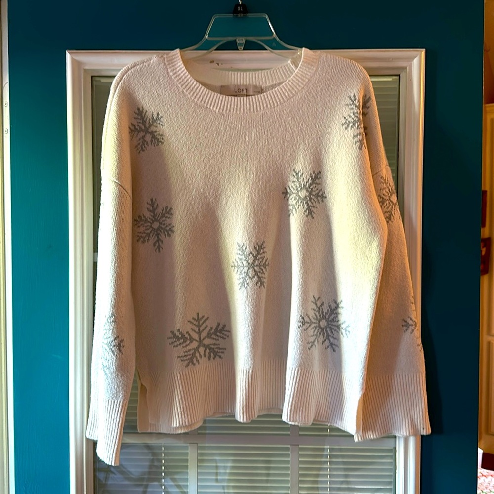 LOFT Snowflake White and Silver Sweater Size LP